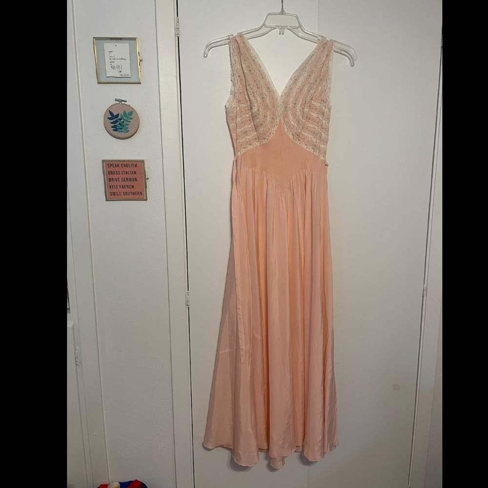 Vintage nightgown - like new condition.